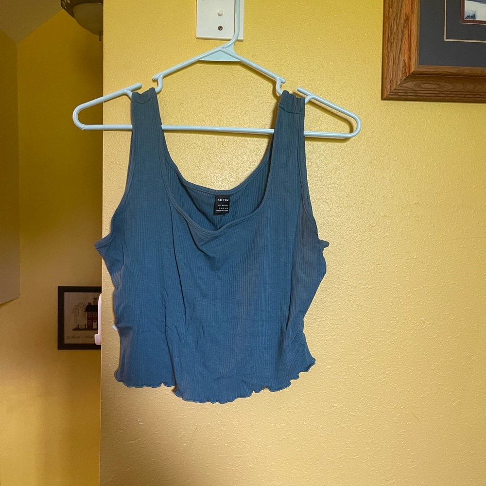 Cropped turquoise tank top
